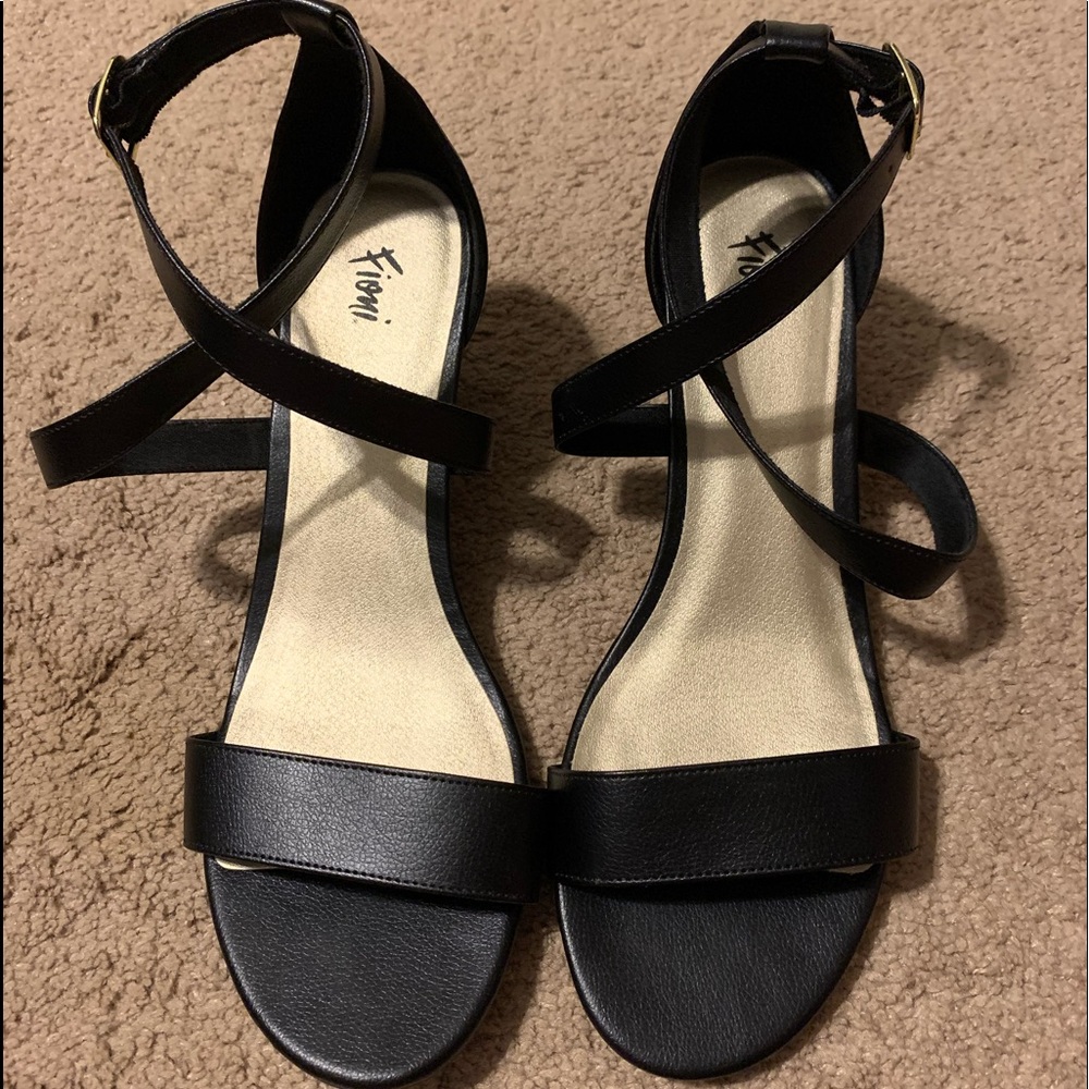 Black wedges